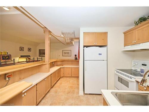 7 Scottdale Court, Fonthill, ON - Indoor Photo Showing Kitchen