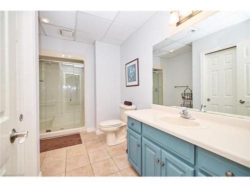 7 Scottdale Court, Fonthill, ON - Indoor Photo Showing Bathroom