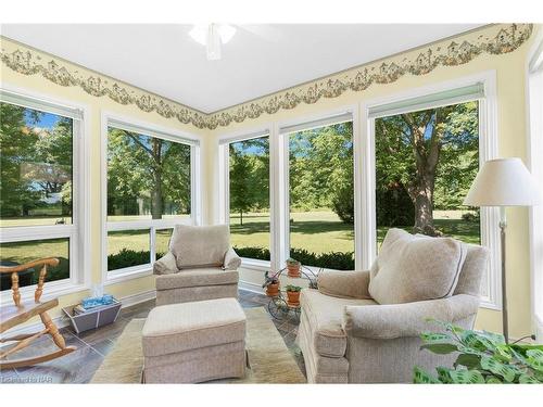 73080 Kilts Road, Wainfleet, ON - Indoor Photo Showing Living Room