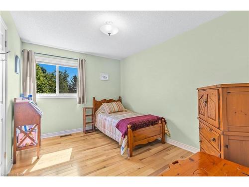 73080 Kilts Road, Wainfleet, ON - Indoor Photo Showing Bedroom