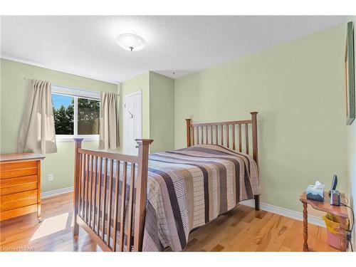 73080 Kilts Road, Wainfleet, ON - Indoor Photo Showing Bedroom