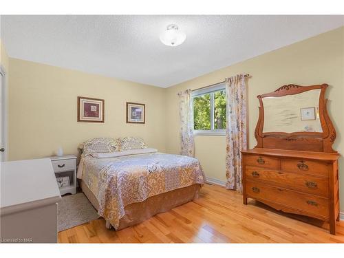 73080 Kilts Road, Wainfleet, ON - Indoor Photo Showing Bedroom