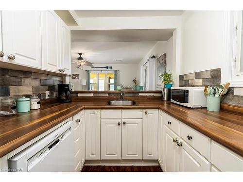 3819 Terrace Lane, Crystal Beach, ON - Indoor Photo Showing Kitchen