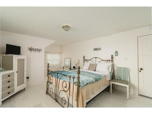 3819 Terrace Lane, Crystal Beach, ON - Indoor Photo Showing Bedroom