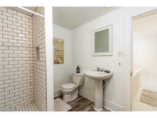 3819 Terrace Lane, Crystal Beach, ON - Indoor Photo Showing Bathroom