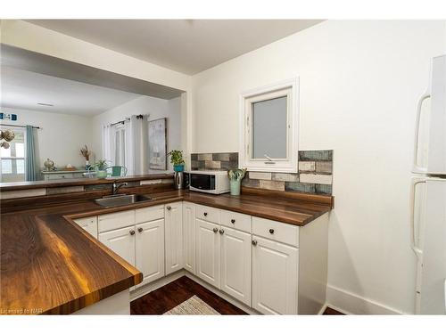 3819 Terrace Lane, Crystal Beach, ON - Indoor Photo Showing Kitchen