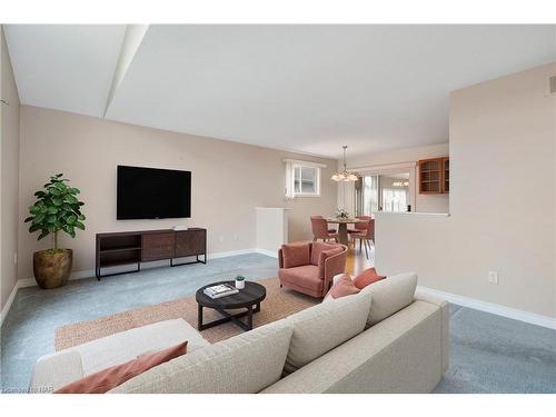 3679 Frances Street, Ridgeway, ON - Indoor Photo Showing Living Room