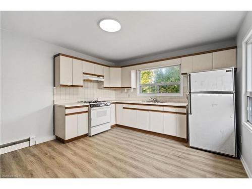 528 South Pelham Road, Welland, ON - Indoor Photo Showing Kitchen