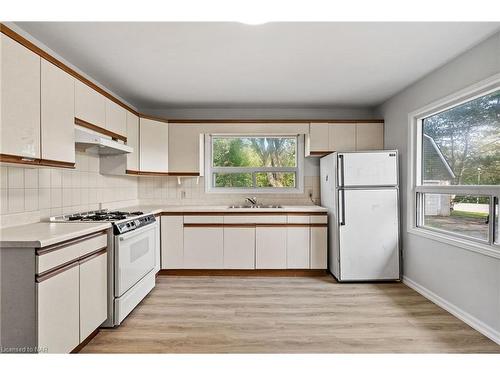 528 South Pelham Road, Welland, ON - Indoor Photo Showing Kitchen