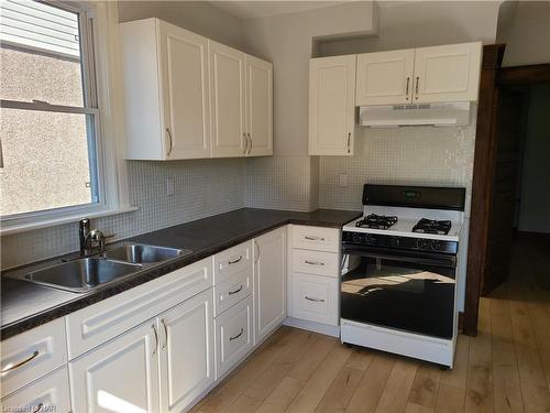 57 Oakland Avenue, Welland, ON - Indoor Photo Showing Kitchen With Double Sink