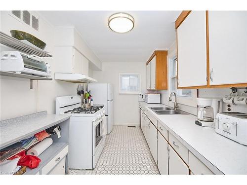 401 Maplewood Avenue, Crystal Beach, ON - Indoor Photo Showing Kitchen With Double Sink