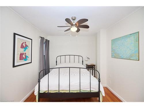 401 Maplewood Avenue, Crystal Beach, ON - Indoor Photo Showing Bedroom