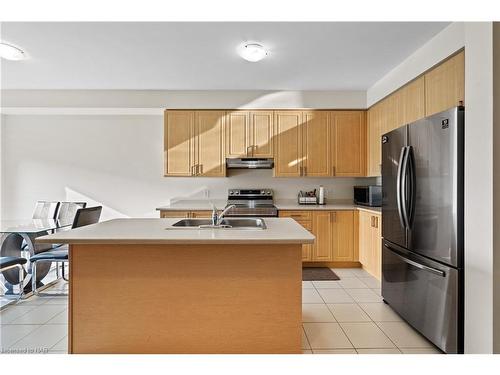 4861 Pettit Avenue, Niagara Falls, ON - Indoor Photo Showing Kitchen With Stainless Steel Kitchen With Double Sink