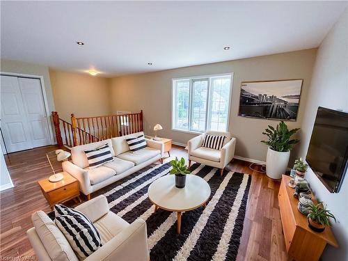 46 Margery Avenue, St. Catharines, ON - Indoor Photo Showing Living Room