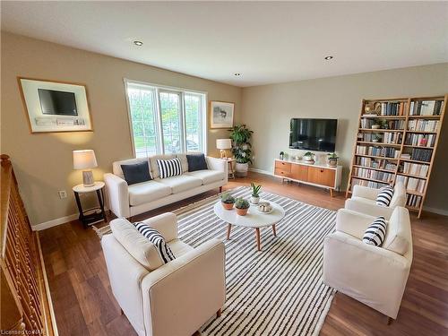 46 Margery Avenue, St. Catharines, ON - Indoor Photo Showing Living Room