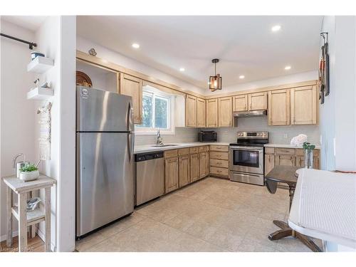 134 Haun Road, Crystal Beach, ON - Indoor Photo Showing Kitchen