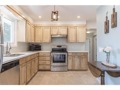 134 Haun Road, Crystal Beach, ON - Indoor Photo Showing Kitchen With Double Sink