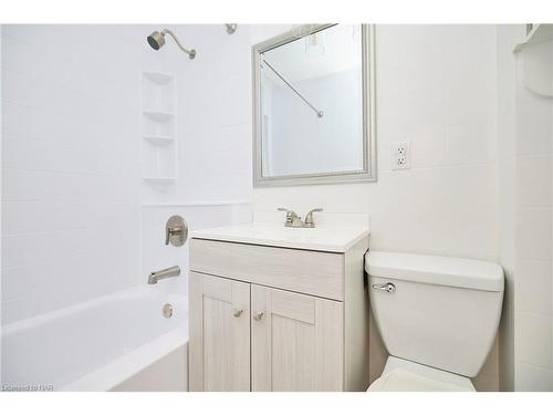 15 Hilda Street, St. Catharines, ON - Indoor Photo Showing Bathroom