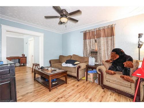 539 King Street, Welland, ON - Indoor Photo Showing Living Room