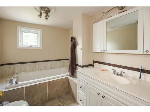 539 King Street, Welland, ON - Indoor Photo Showing Bathroom