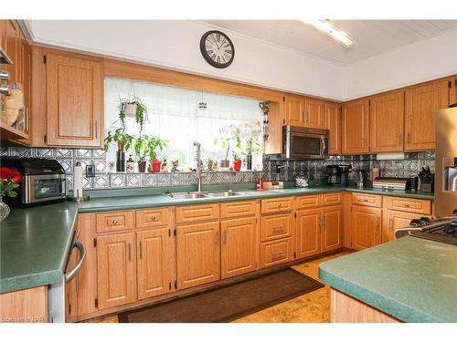 543 King Street, Welland, ON - Indoor Photo Showing Kitchen With Double Sink