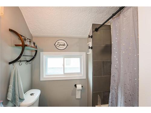 543 King Street, Welland, ON - Indoor Photo Showing Bathroom