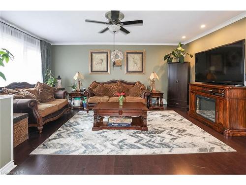 543 King Street, Welland, ON - Indoor Photo Showing Living Room With Fireplace