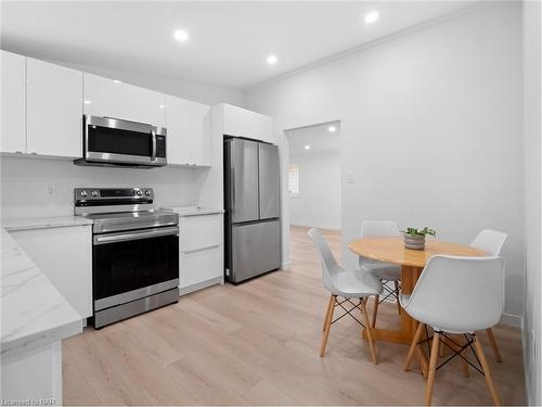 6763 Cooper Drive, Niagara Falls, ON - Indoor Photo Showing Kitchen With Stainless Steel Kitchen