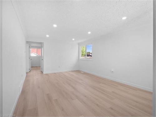 6763 Cooper Drive, Niagara Falls, ON - Indoor Photo Showing Other Room