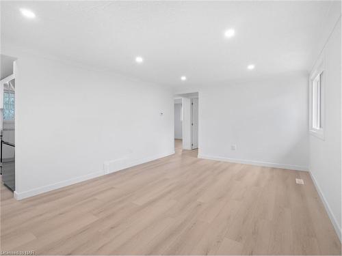 6763 Cooper Drive, Niagara Falls, ON - Indoor Photo Showing Other Room