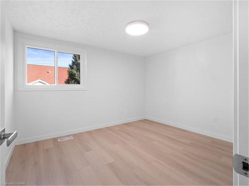 6763 Cooper Drive, Niagara Falls, ON - Indoor Photo Showing Other Room