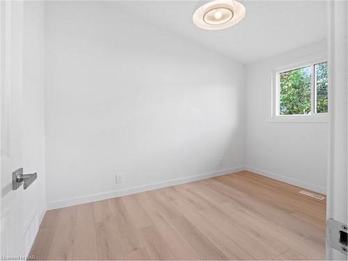 6763 Cooper Drive, Niagara Falls, ON - Indoor Photo Showing Other Room