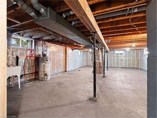 6763 Cooper Drive, Niagara Falls, ON - Indoor Photo Showing Basement