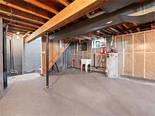 6763 Cooper Drive, Niagara Falls, ON - Indoor Photo Showing Basement