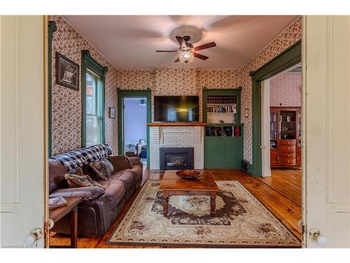 348 Ridge Road N, Ridgeway, ON - Indoor Photo Showing Living Room With Fireplace