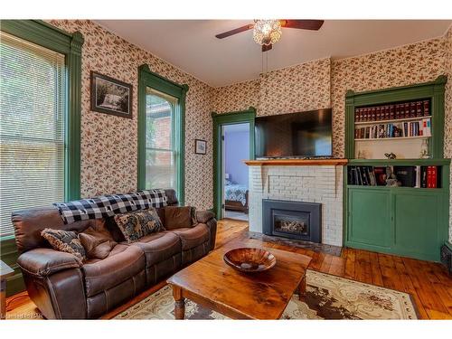 348 Ridge Road N, Ridgeway, ON - Indoor Photo Showing Living Room With Fireplace