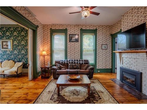 348 Ridge Road N, Ridgeway, ON - Indoor Photo Showing Living Room With Fireplace