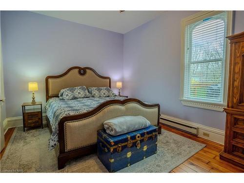 348 Ridge Road N, Ridgeway, ON - Indoor Photo Showing Bedroom