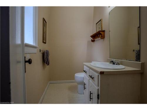 348 Ridge Road N, Ridgeway, ON - Indoor Photo Showing Bathroom