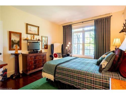 2180 Dominion Road, Ridgeway, ON - Indoor Photo Showing Bedroom