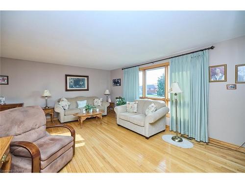 30 Janet Street, Port Colborne, ON - Indoor Photo Showing Living Room