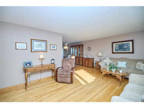 30 Janet Street, Port Colborne, ON - Indoor Photo Showing Living Room