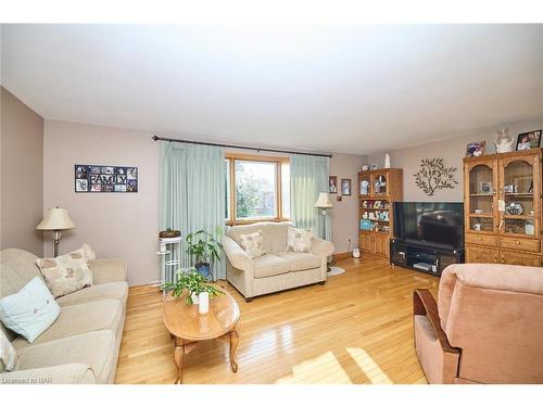 30 Janet Street, Port Colborne, ON - Indoor Photo Showing Living Room