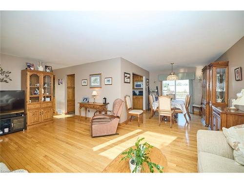 30 Janet Street, Port Colborne, ON - Indoor Photo Showing Living Room