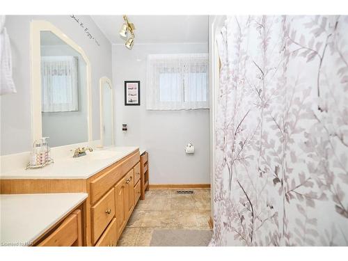 30 Janet Street, Port Colborne, ON - Indoor Photo Showing Bathroom