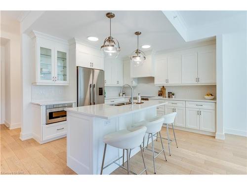 102-77 Yates Street, St. Catharines, ON - Indoor Photo Showing Kitchen With Double Sink With Upgraded Kitchen