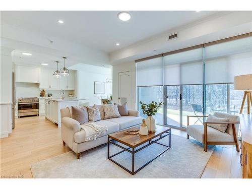 102-77 Yates Street, St. Catharines, ON - Indoor Photo Showing Living Room