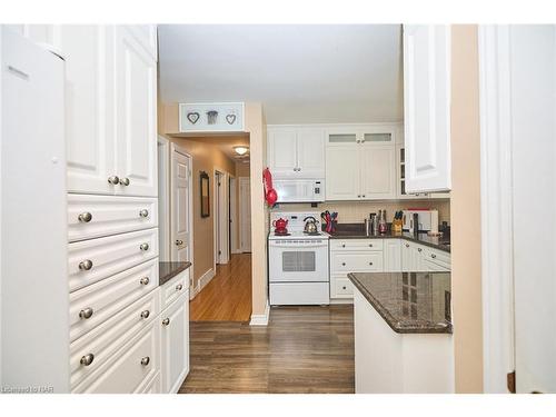 1216 Benner Avenue, Fort Erie, ON - Indoor Photo Showing Kitchen