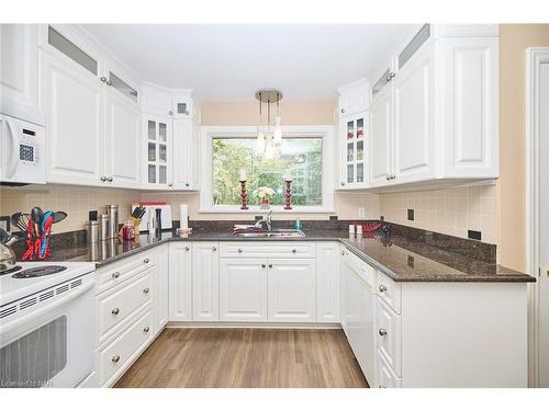 1216 Benner Avenue, Fort Erie, ON - Indoor Photo Showing Kitchen With Double Sink