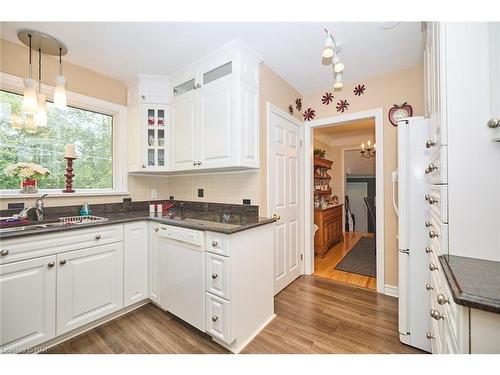 1216 Benner Avenue, Fort Erie, ON - Indoor Photo Showing Kitchen With Double Sink